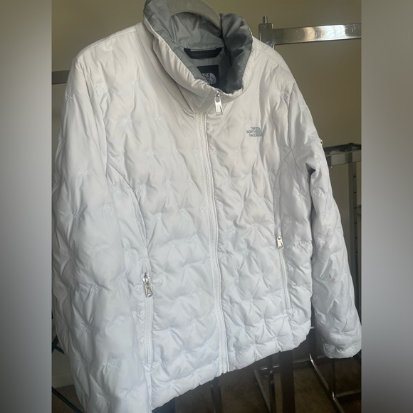 The North Face White Puffer Jacket 550 series - Picture 2 of 15